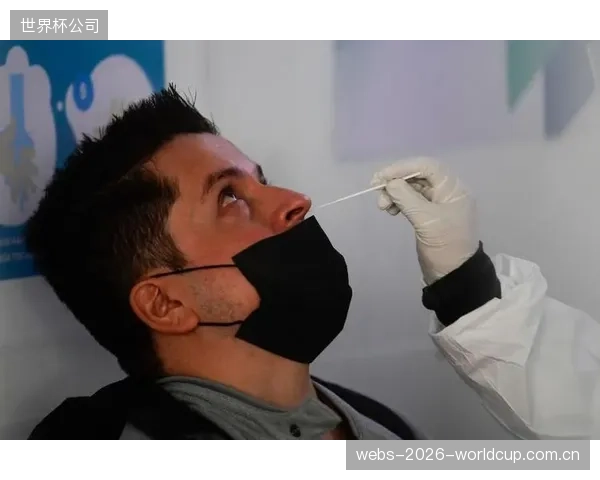 为应对墨西哥城的高海拔赛场,意大利医疗团队已启动针对性的球员血氧储备训练计划。 为应对墨西哥城的高海拔赛场,意大利医疗团队已启动针对性的球员血氧储备训练计划。